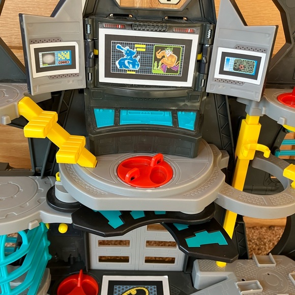 2012 imaginext Batman house - Picture 4 of 11